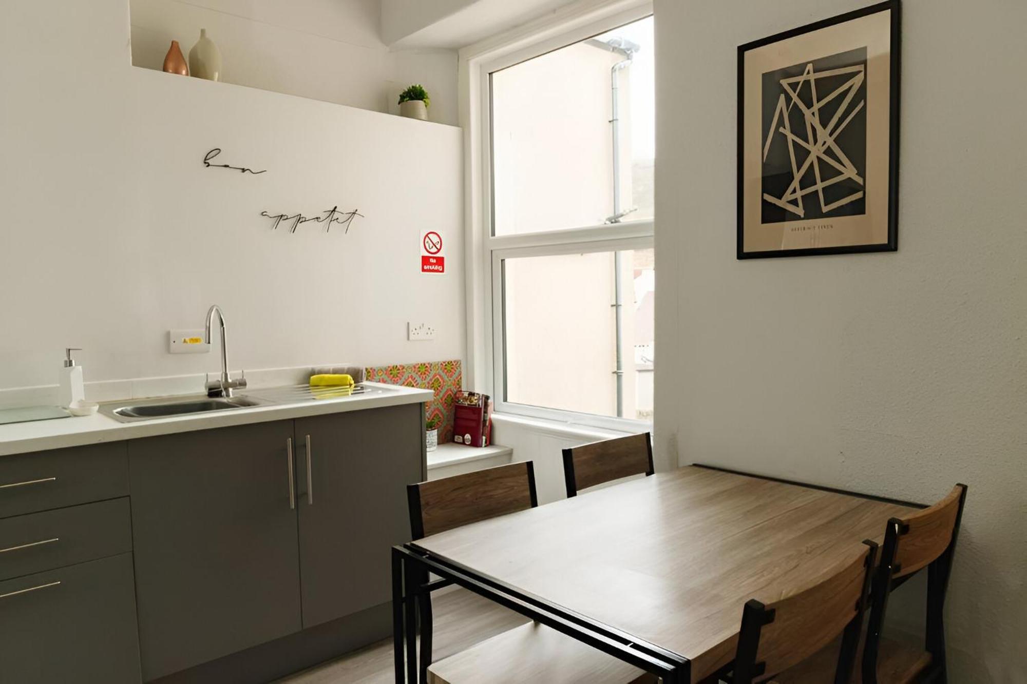 Seaside Solace 2Br With Scenic Coastline Views Llandudno Buitenkant foto
