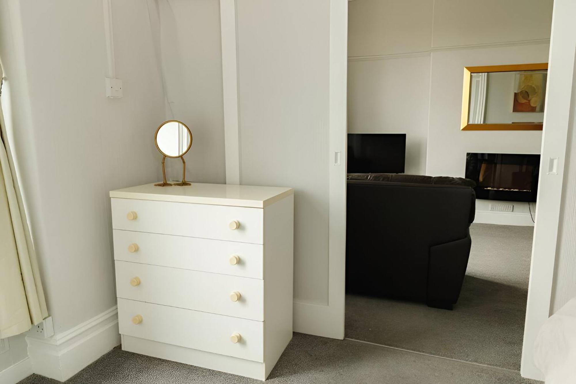 Seaside Solace 2Br With Scenic Coastline Views Llandudno Buitenkant foto