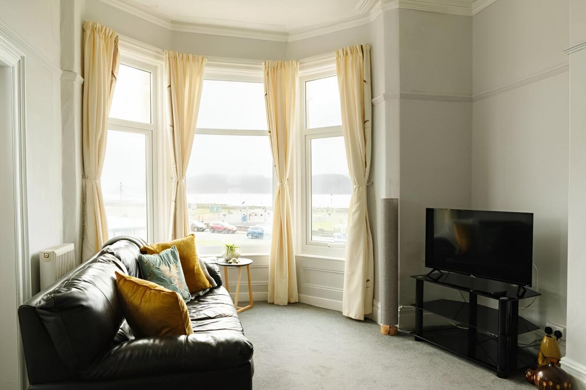 Seaside Solace 2Br With Scenic Coastline Views Llandudno Buitenkant foto