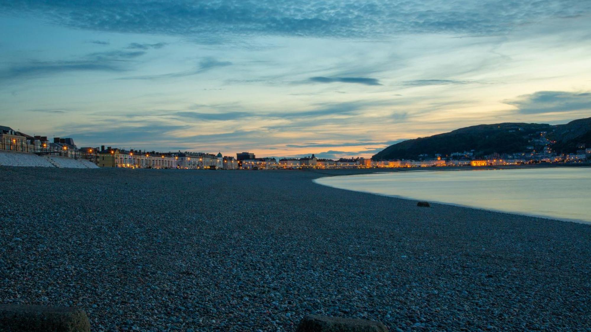Seaside Solace 2Br With Scenic Coastline Views Llandudno Buitenkant foto